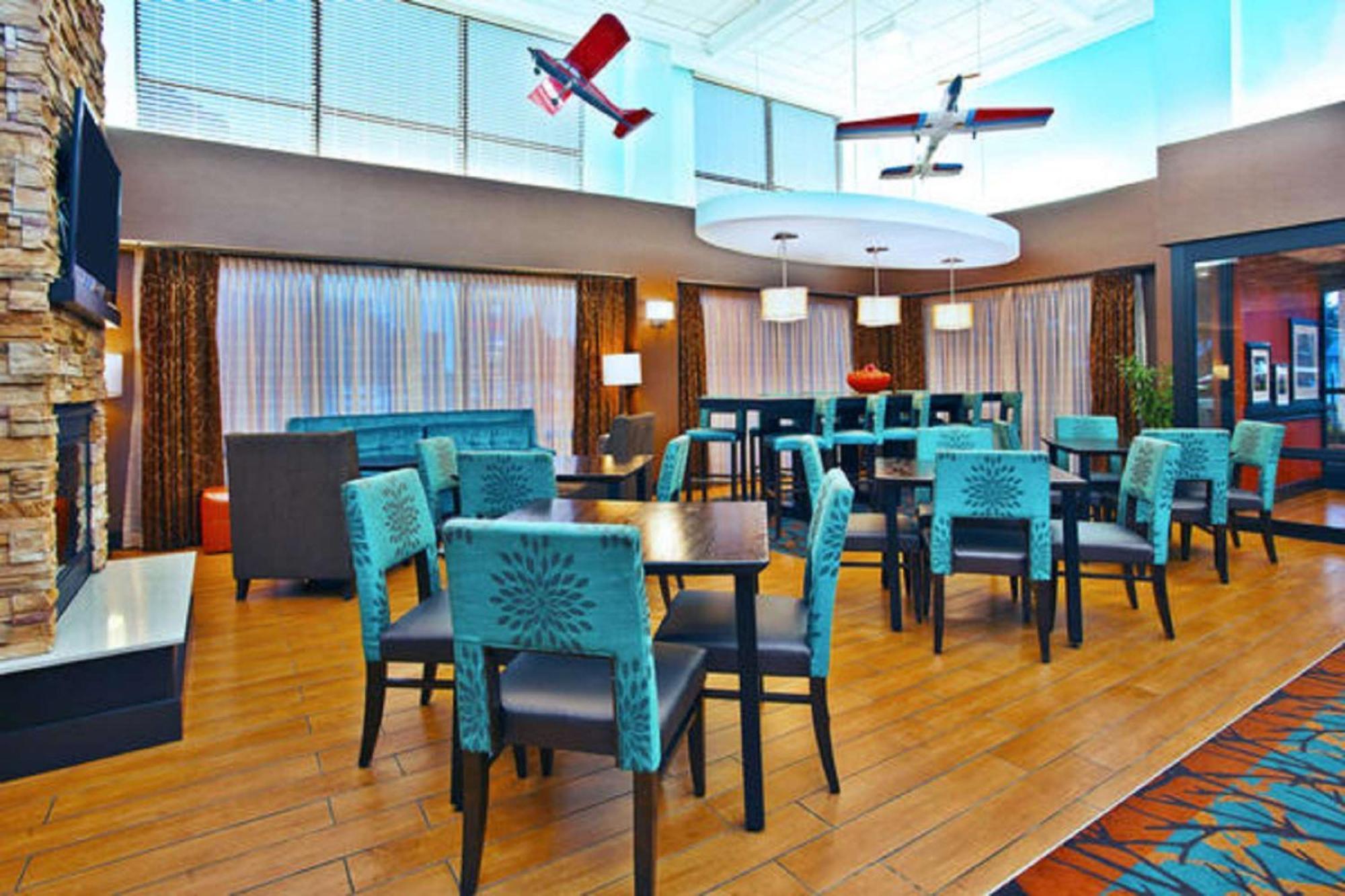 Hampton Inn Chicago-Midway Airport Bedford Park Екстериор снимка